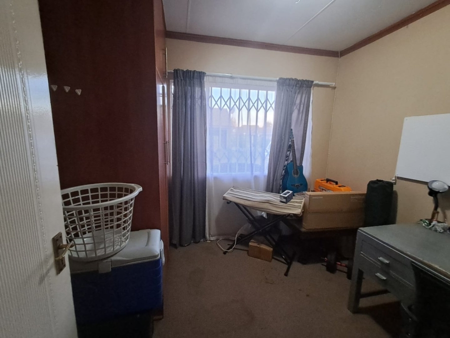 To Let 3 Bedroom Property for Rent in Langenhovenpark Free State